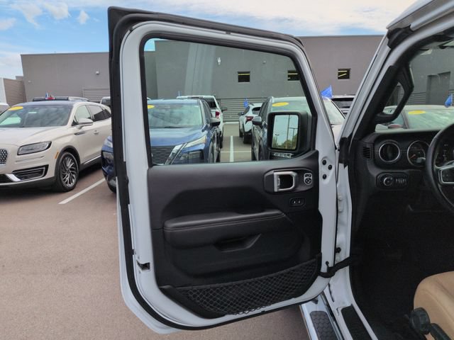 Used 2019 Jeep Wrangler Unlimited Sahara AWD/4WD image 27