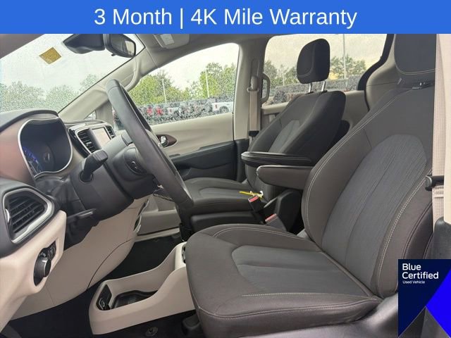 Used 2023 Chrysler Voyager LX FWD image 25