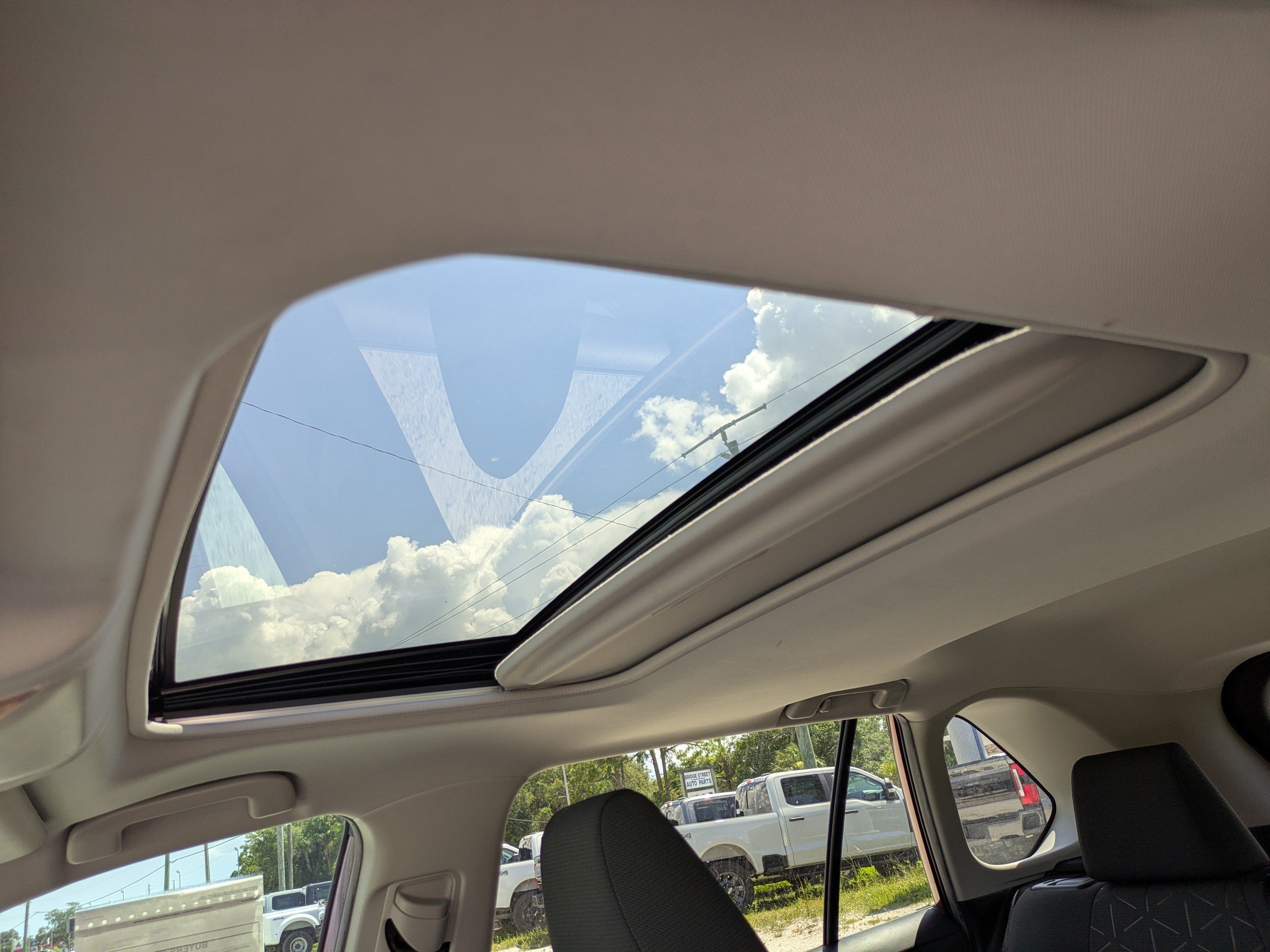 Used 2020 Toyota RAV4 XLE w/ Convenience Package FWD image 20
