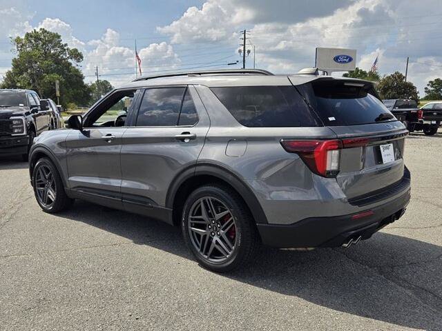 Certified 2025 Ford Explorer ST AWD/4WD image 9