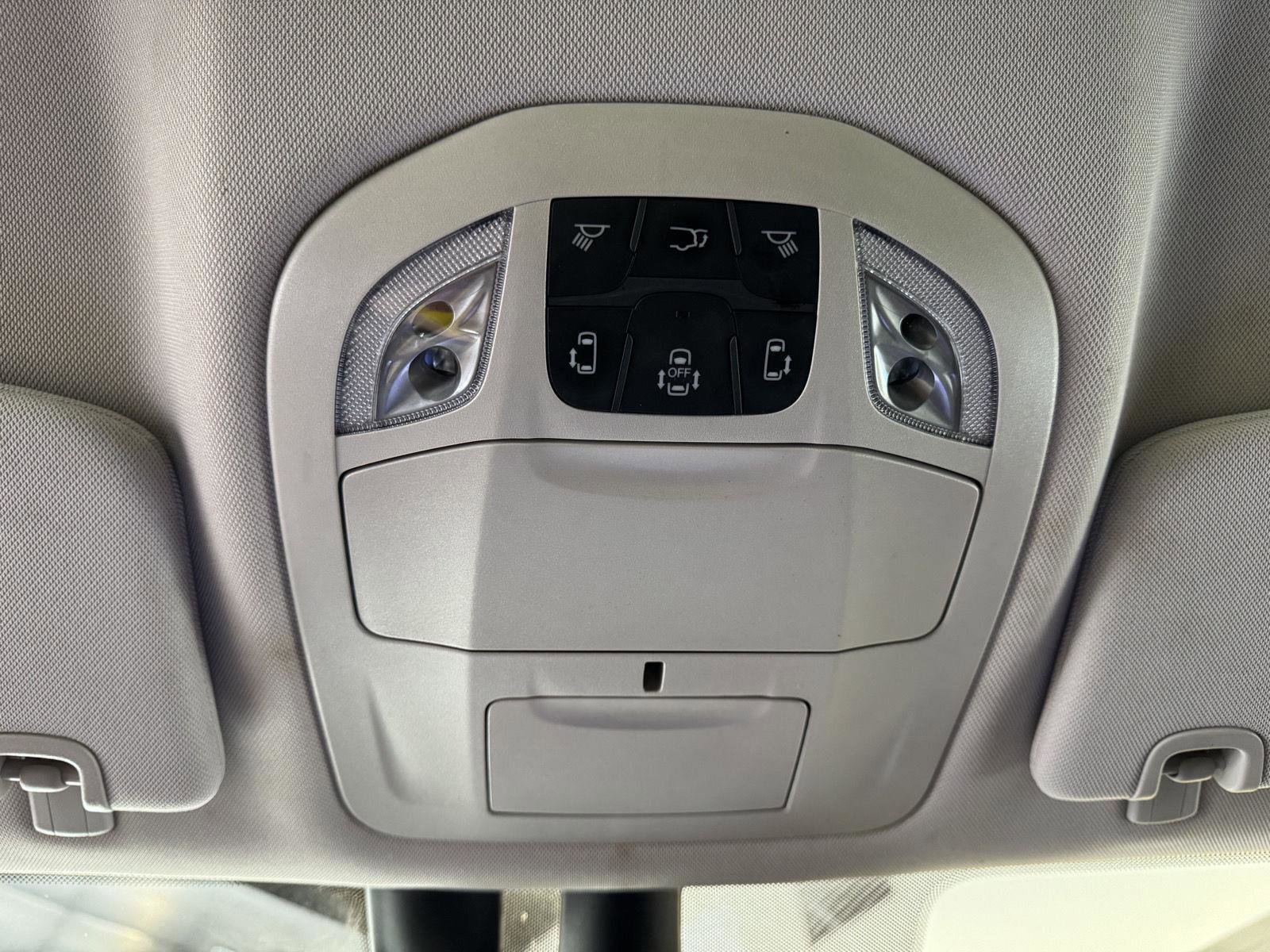 Used 2022 Chrysler Pacifica Touring-L AWD/4WD image 31