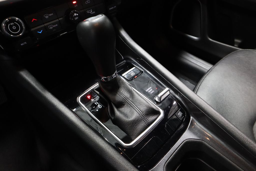 Used 2025 Jeep Compass Latitude image 33