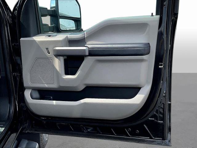 Certified 2020 Ford F250 XLT w/ XLT Premium Package AWD/4WD image 30