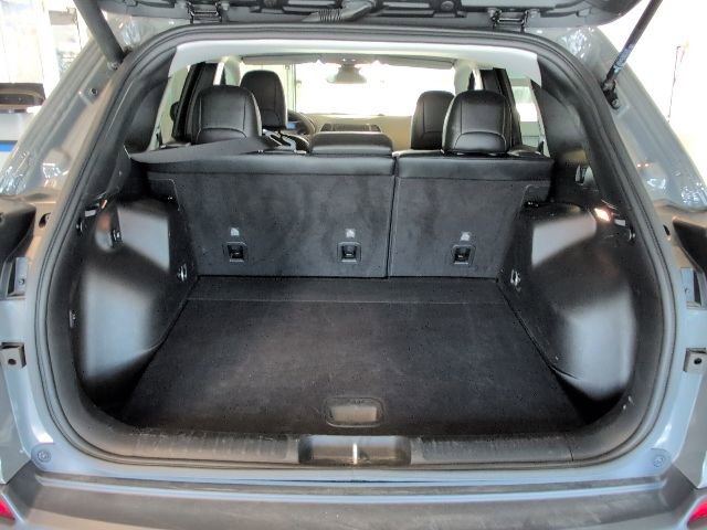 Used 2022 Jeep Cherokee Limited AWD/4WD image 31