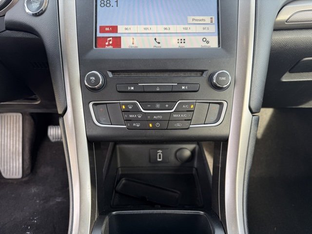 Certified 2017 Ford Fusion SE w/ Fusion SE Technology Package image 17