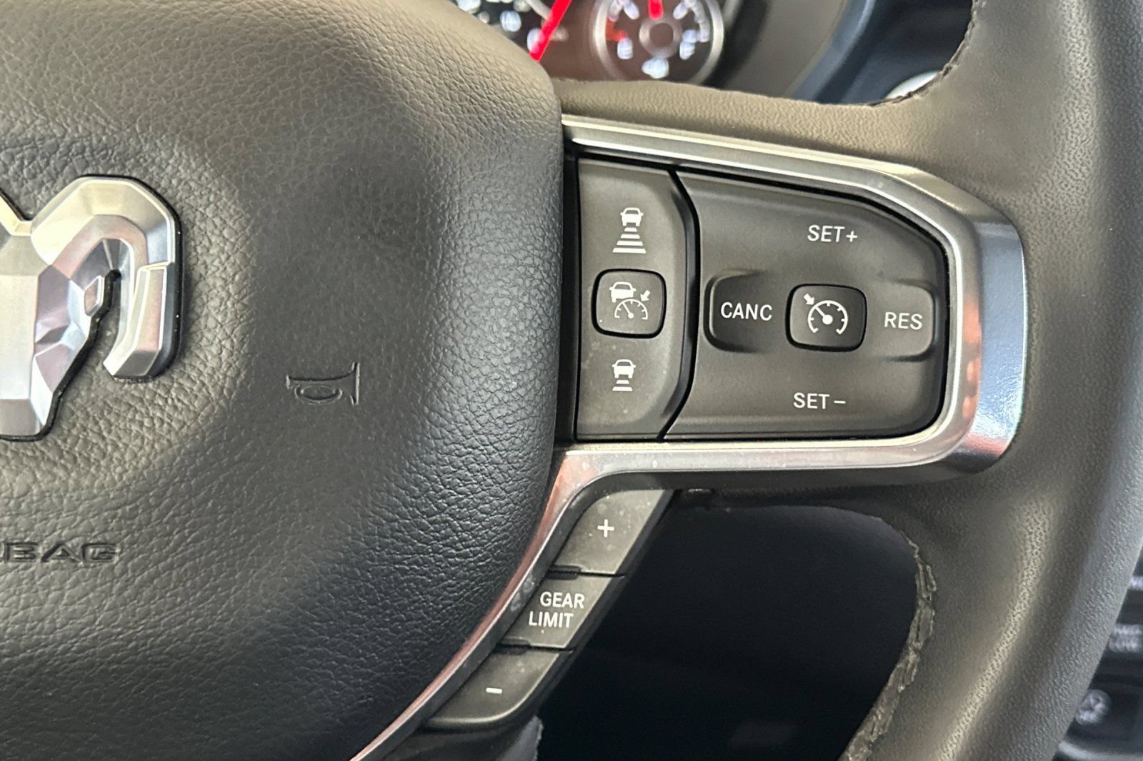 Used 2025 RAM 1500 Laramie AWD/4WD image 26