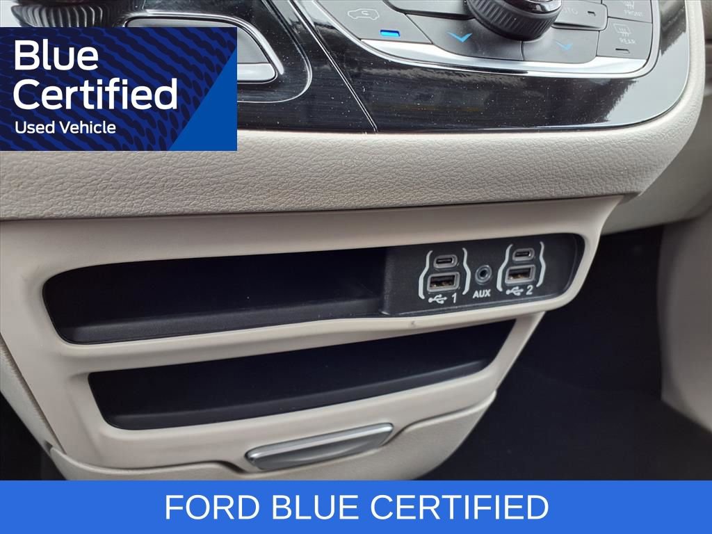 Used 2024 Chrysler Pacifica Touring-L image 12