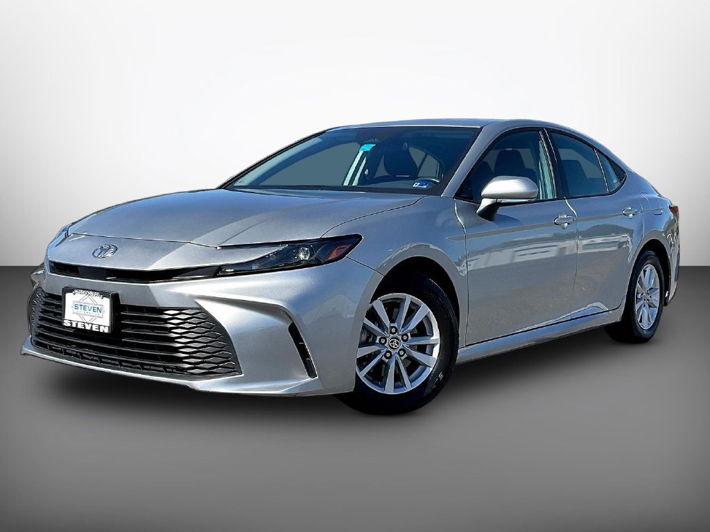 Used 2025 Toyota Camry LE FWD image 3