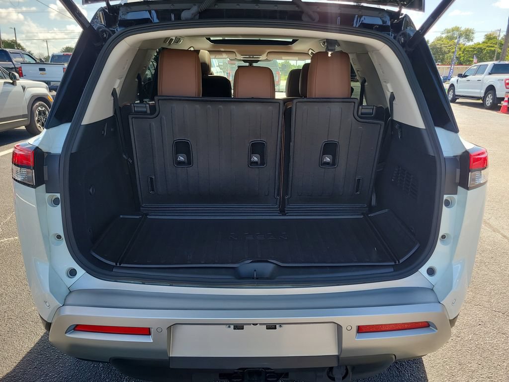 Used 2025 Nissan Pathfinder Platinum AWD/4WD image 7