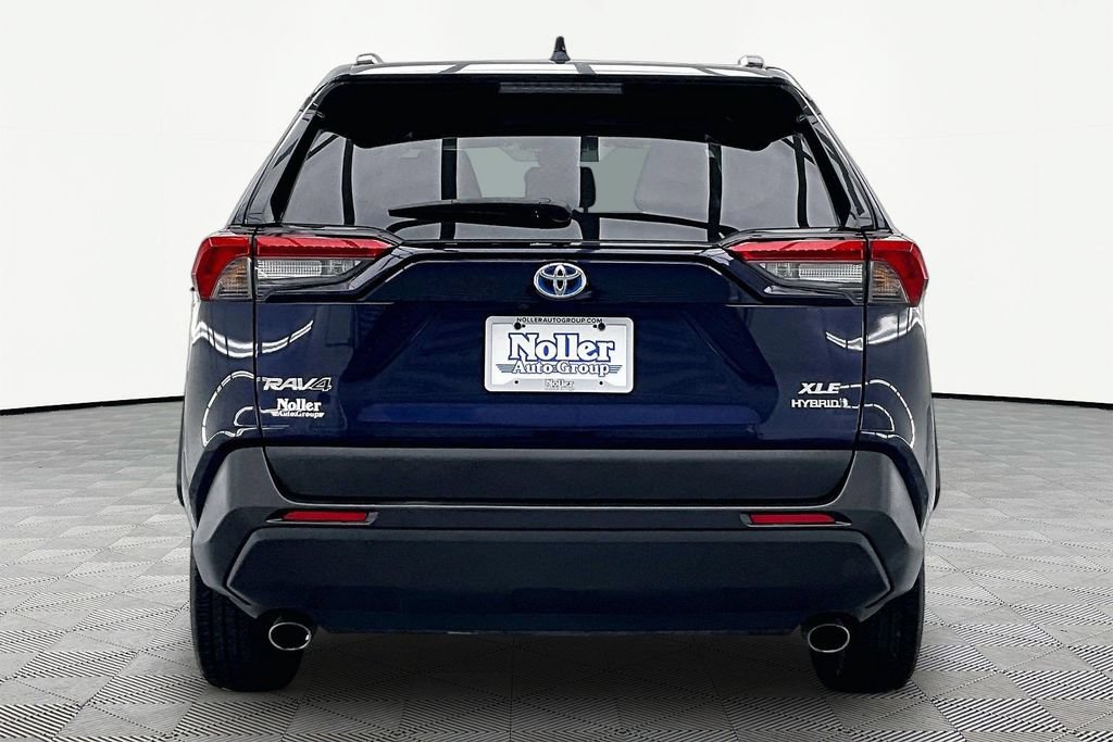 Used 2021 Toyota RAV4 XLE w/ Convenience Package AWD/4WD image 4