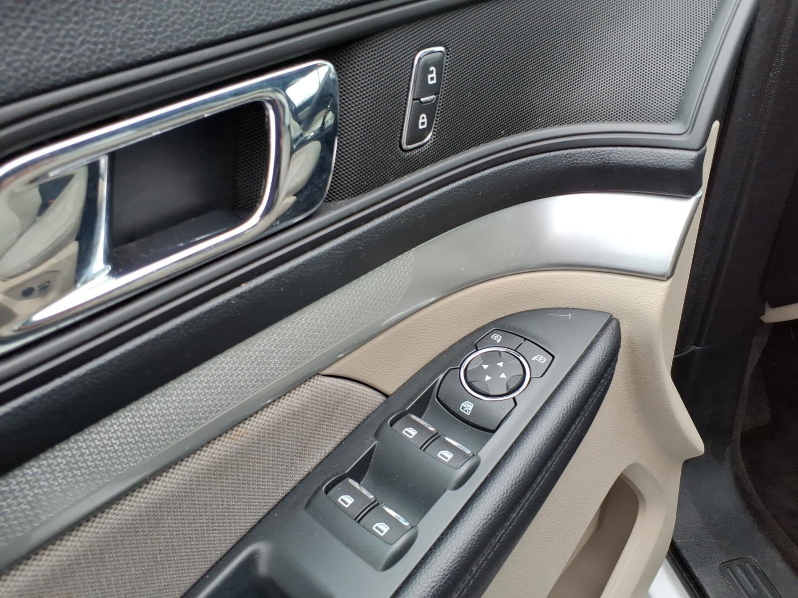 Certified 2018 Ford Explorer FWD image 16