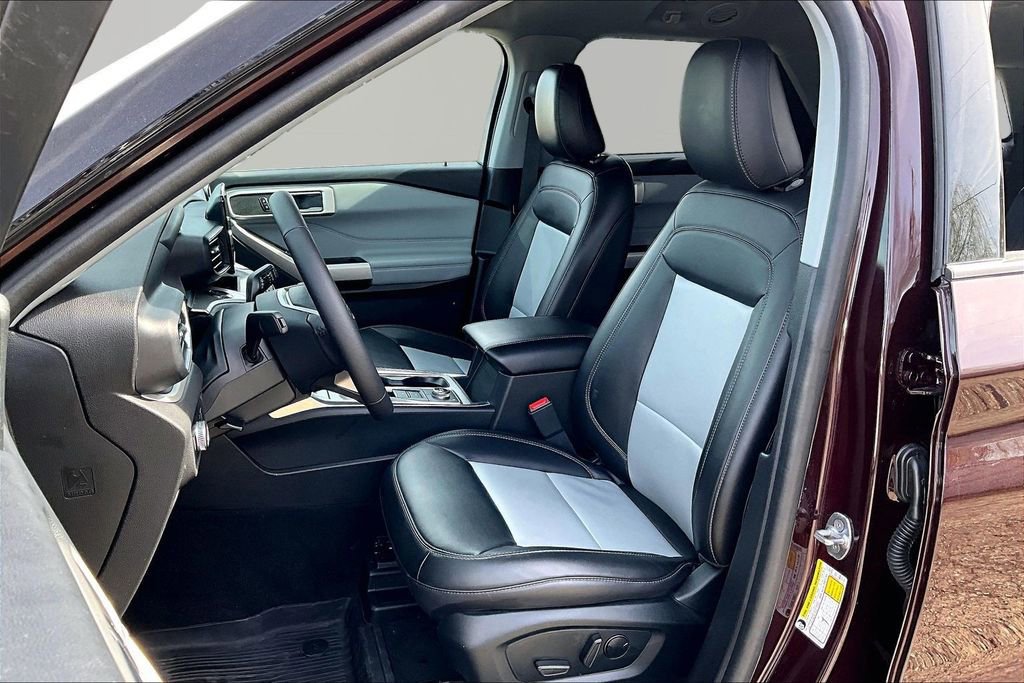 Certified 2022 Ford Explorer XLT w/ Equipment Group 202A AWD/4WD image 25