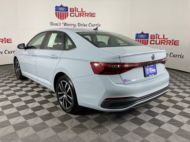 Used 2025 Volkswagen Jetta SE image 3