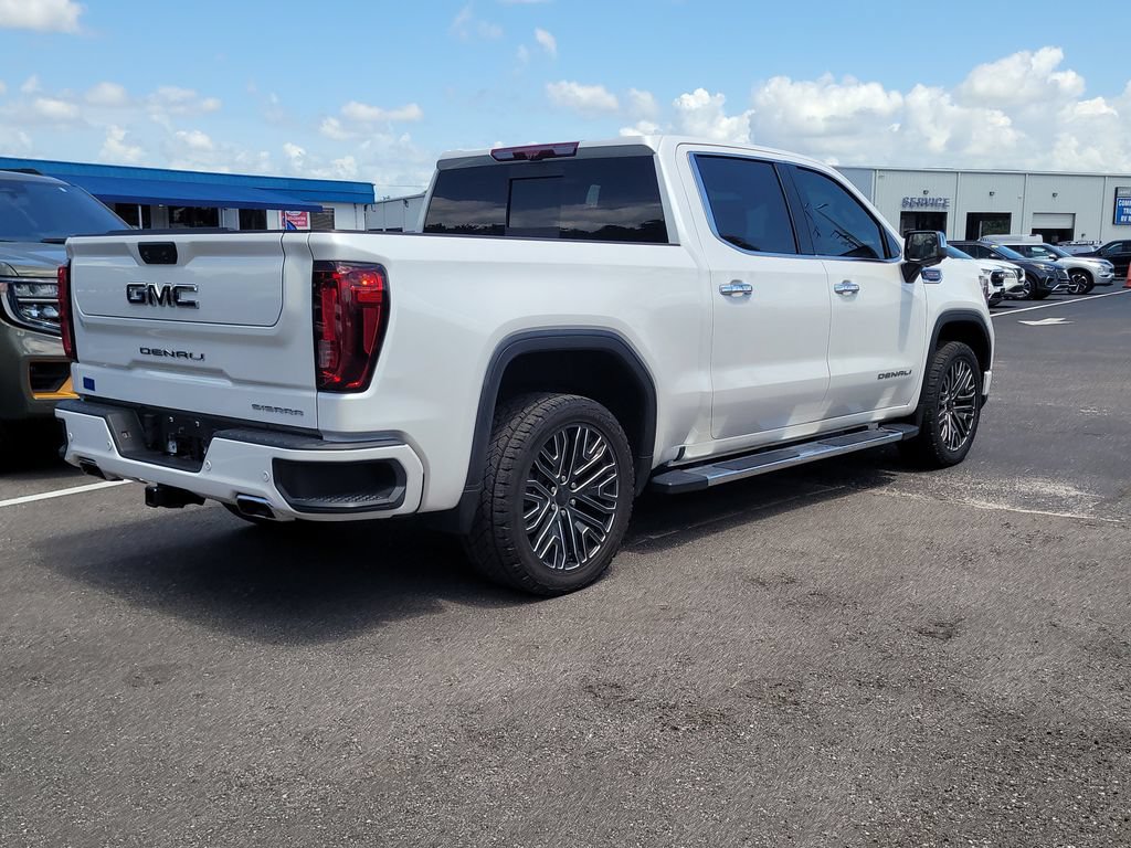 Used 2023 GMC Sierra 1500 Denali w/ Technology Package AWD/4WD image 4