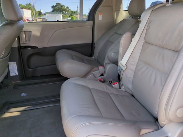 Used 2017 Toyota Sienna XLE FWD image 14