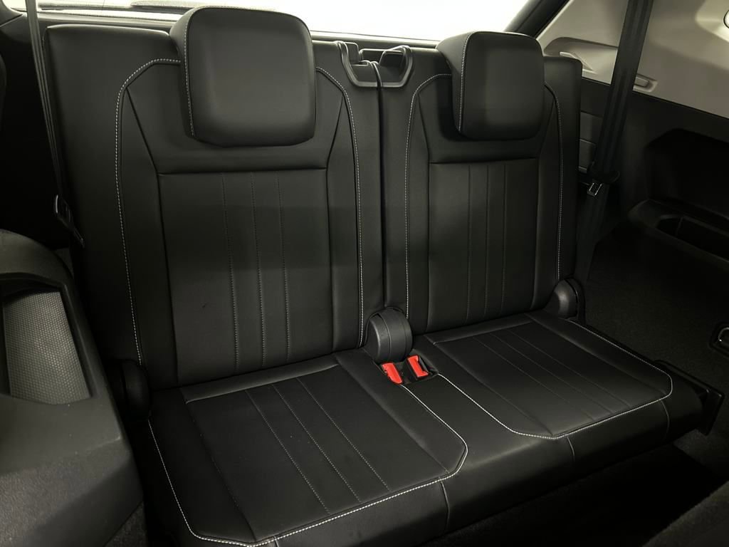 Used 2024 Volkswagen Tiguan SE image 29