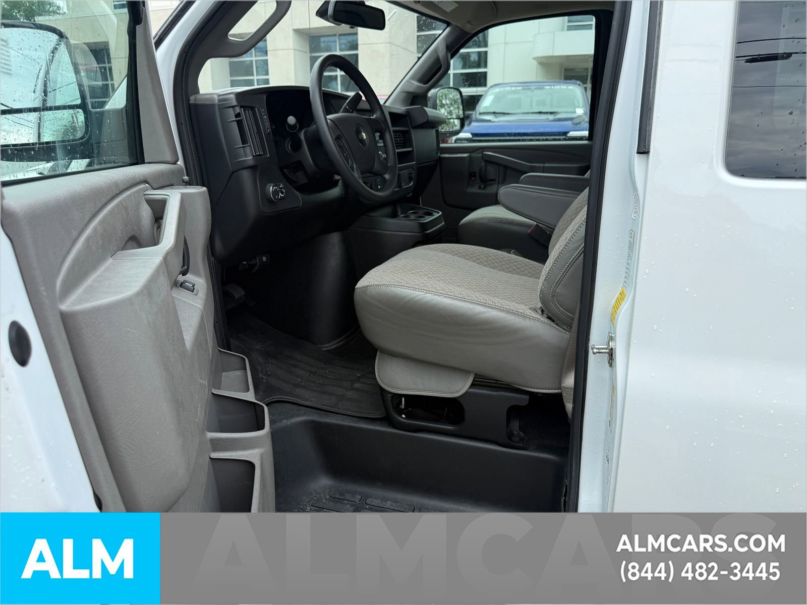 Used 2025 Chevrolet Express 3500 LT w/ LT Preferred Equipment Group RWD image 12