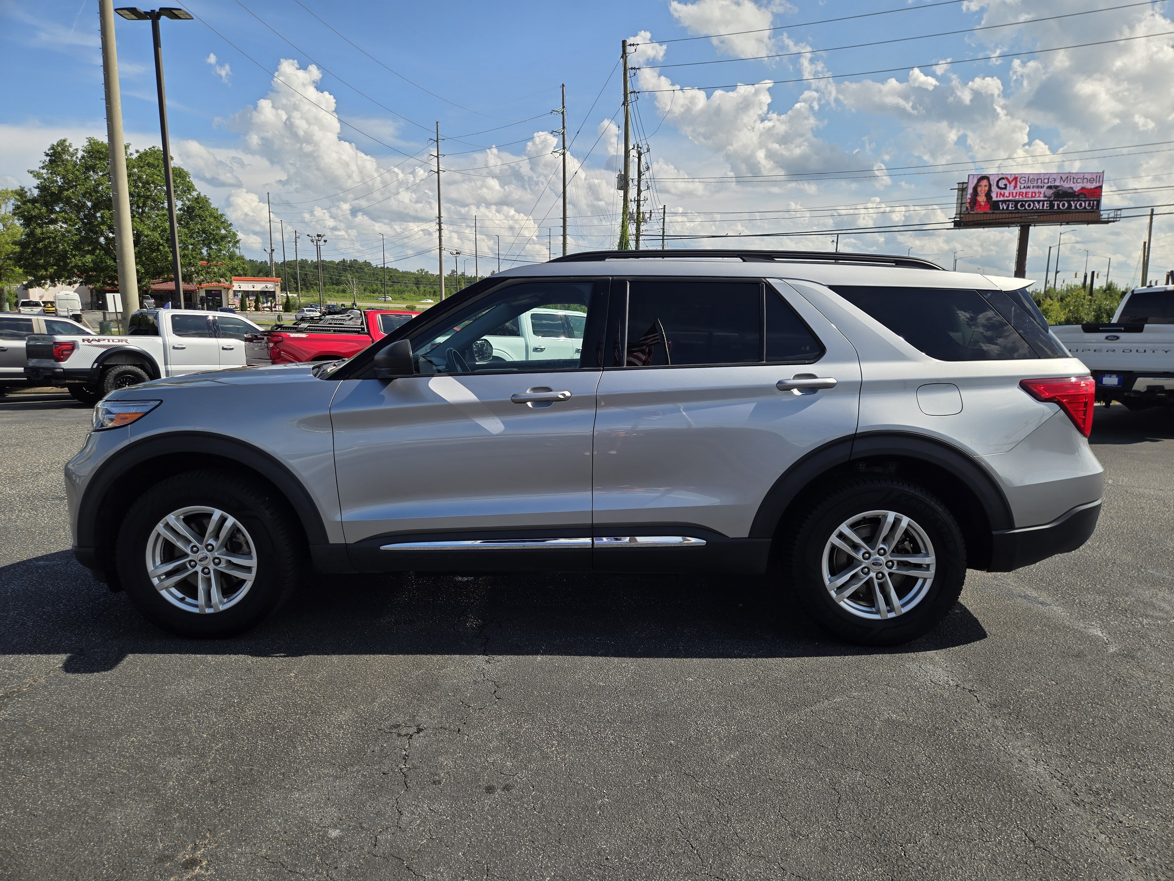 Certified 2023 Ford Explorer XLT w/ Equipment Group 202A AWD/4WD image 11