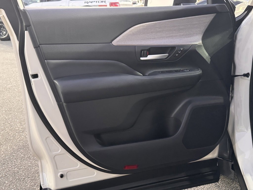 Used 2024 Toyota Grand Highlander Platinum image 16