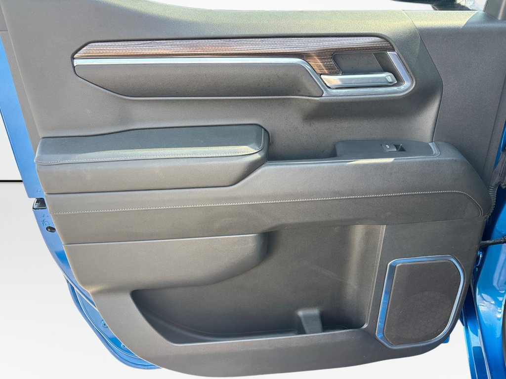 Used 2024 Chevrolet Silverado 1500 RST AWD/4WD image 19