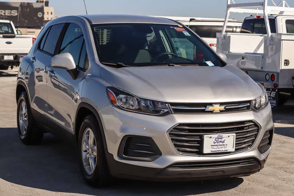 Used 2022 Chevrolet Trax LS w/ Tint and Cruise Package FWD image 3