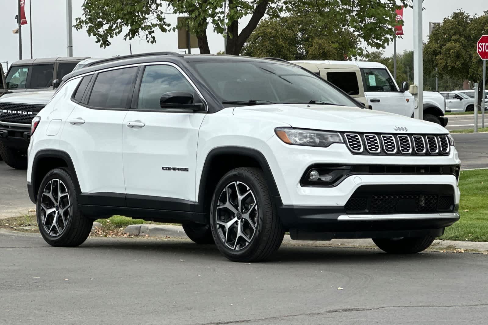Used 2025 Jeep Compass Limited AWD/4WD image 9