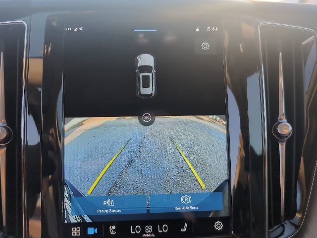 Used 2023 Volvo XC60 B5 Plus image 42