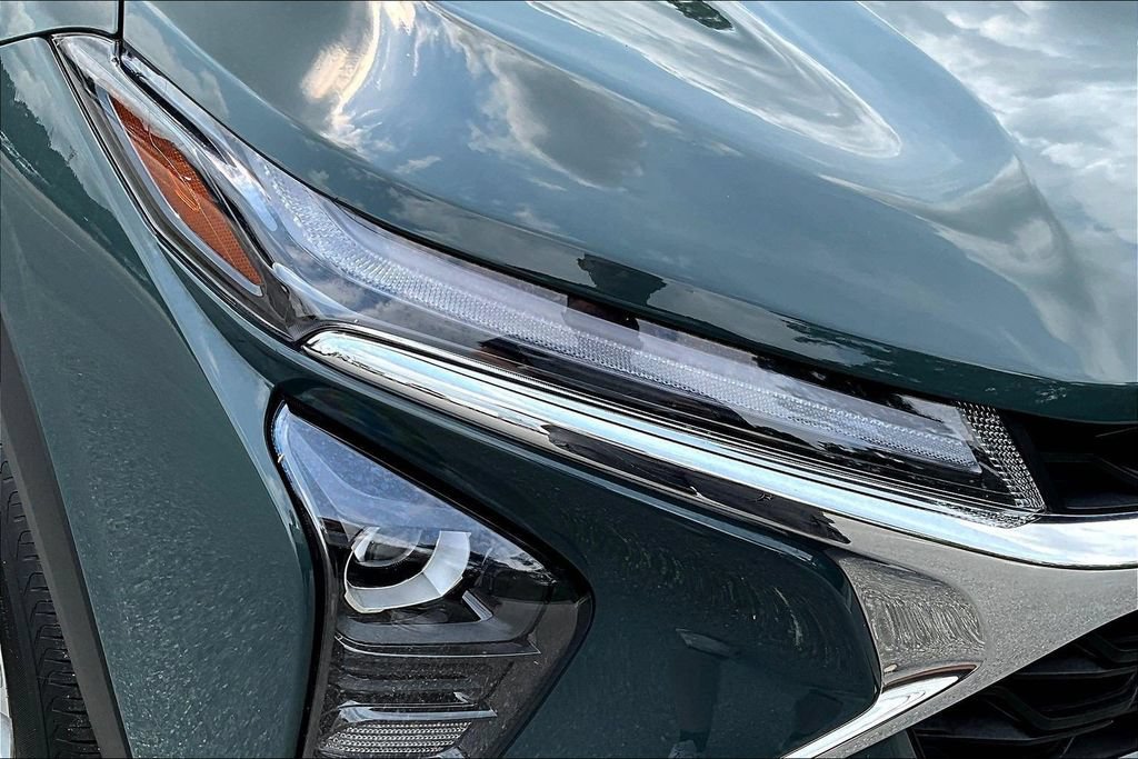 Used 2025 Chevrolet Trax LT FWD image 34