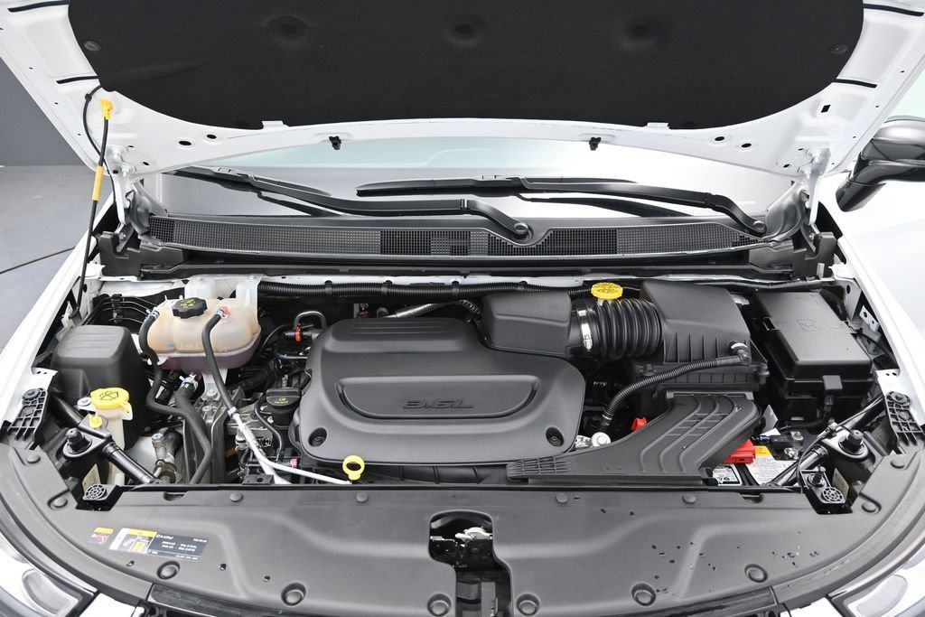 Used 2024 Chrysler Pacifica Touring-L FWD image 11
