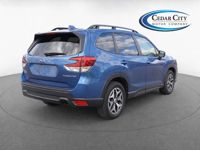 Used 2022 Subaru Forester Premium AWD/4WD image 4
