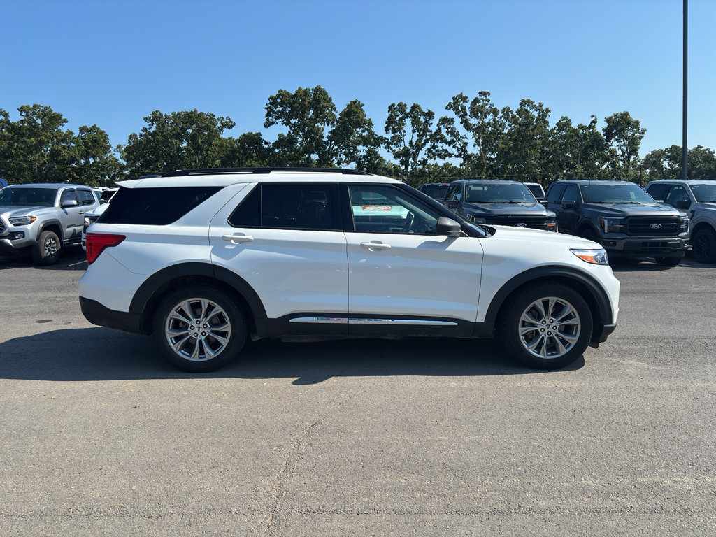 Certified 2022 Ford Explorer XLT w/ Equipment Group 202A RWD image 5