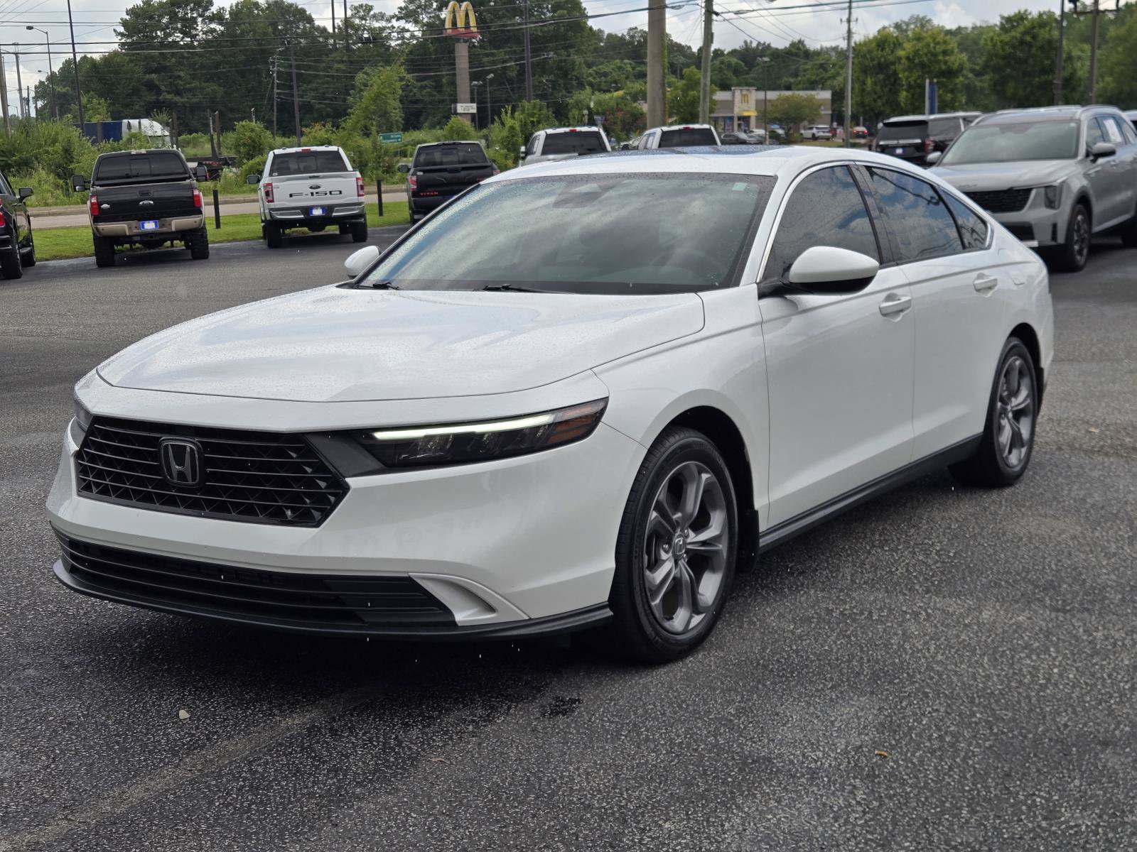 Used 2024 Honda Accord EX image 2