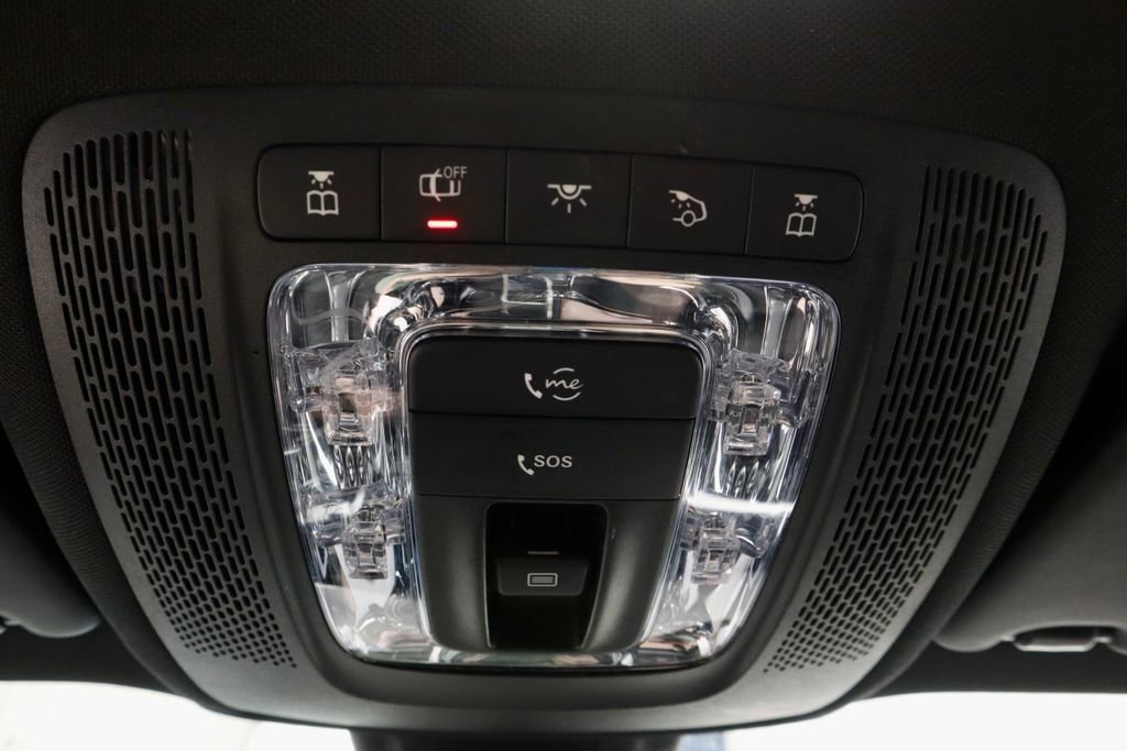 Used 2021 Mercedes-Benz GLB 250 4MATIC image 35