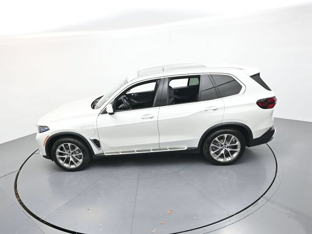 Used 2025 BMW X5 xDrive50e AWD/4WD image 38