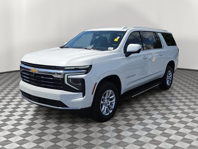 Used 2025 Chevrolet Suburban LS RWD image 3