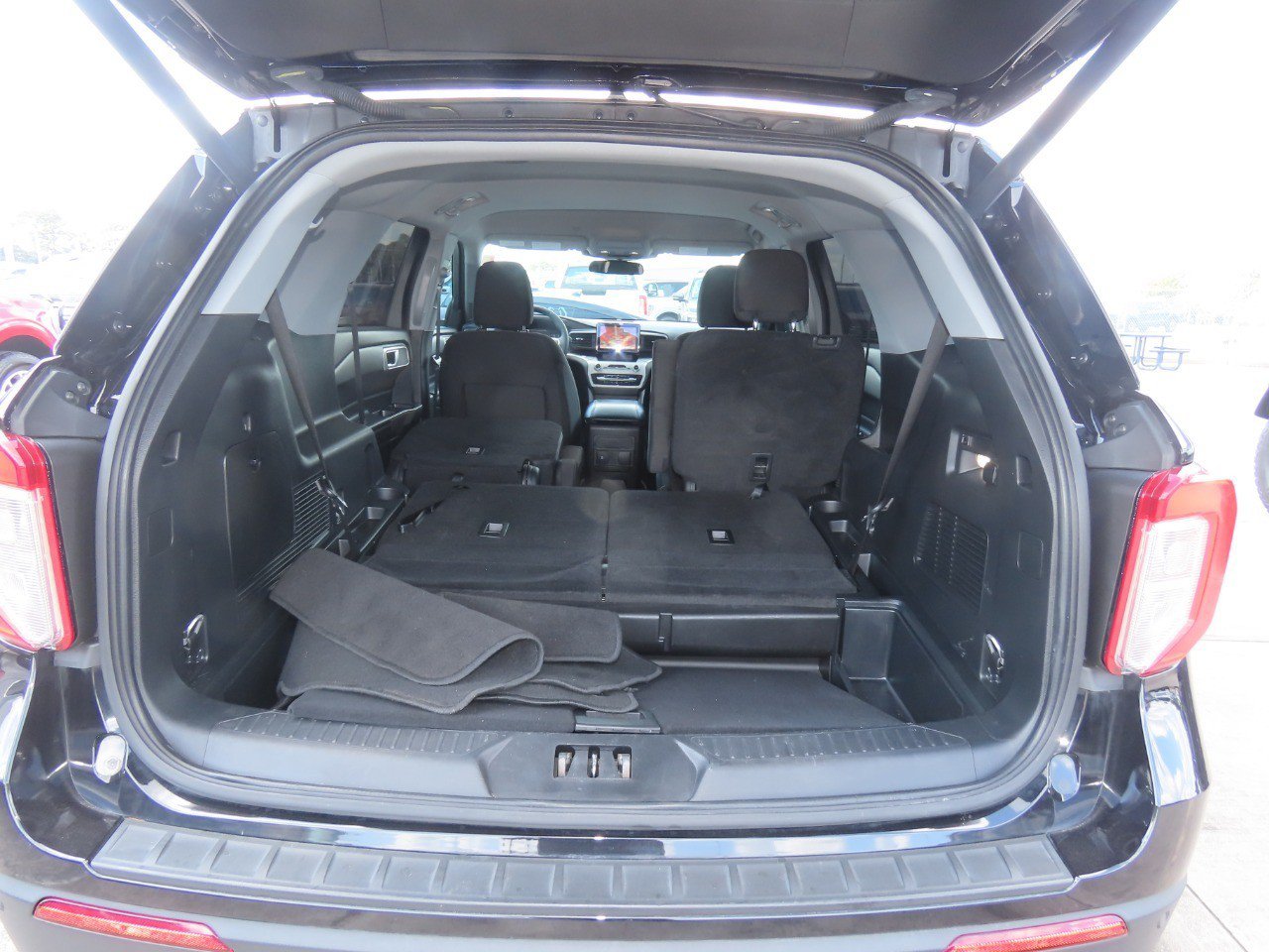 Certified 2023 Ford Explorer XLT RWD image 14