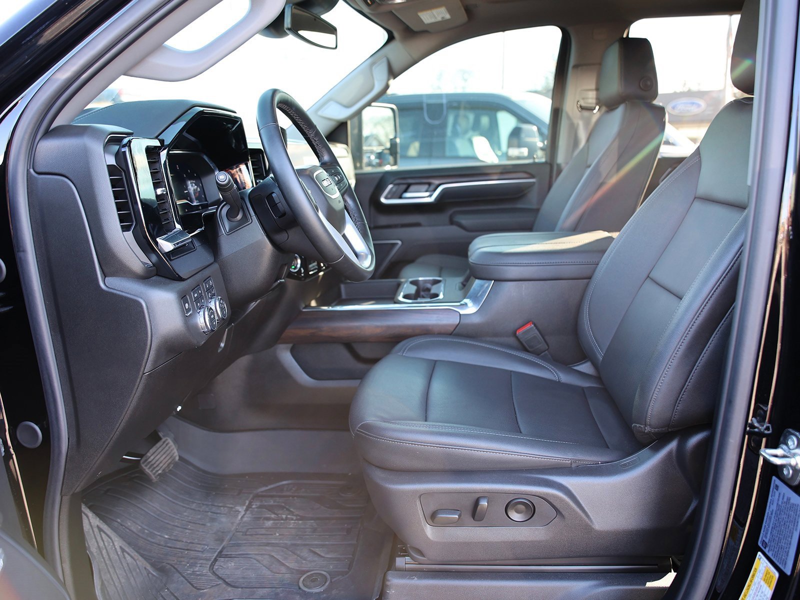 Used 2025 GMC Sierra 2500 SLT w/ SLT Premium Package image 19