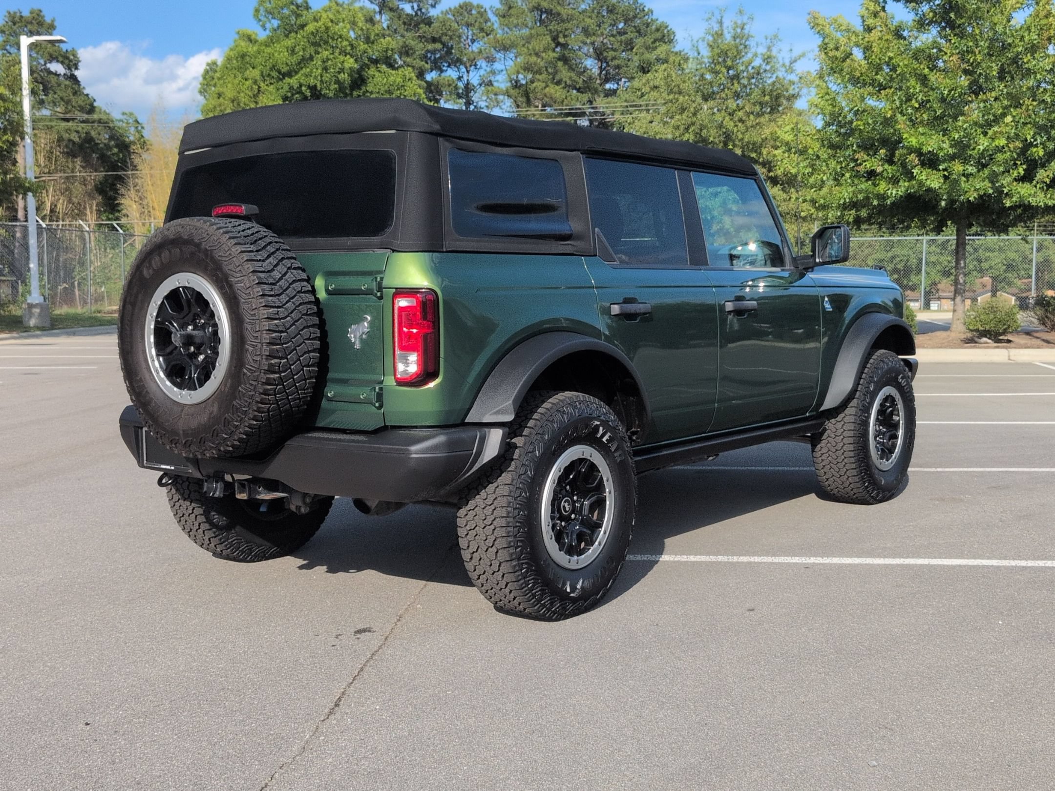Certified 2022 Ford Bronco Black Diamond w/ Sasquatch Package AWD/4WD image 4