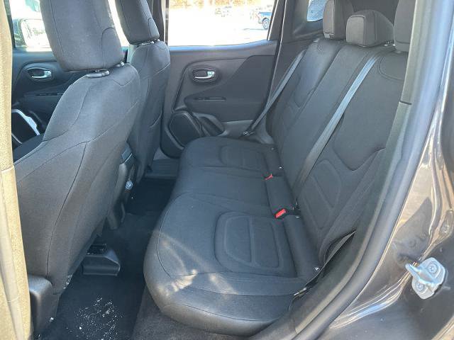 Used 2020 Jeep Renegade Latitude w/ Cold Weather Group image 30