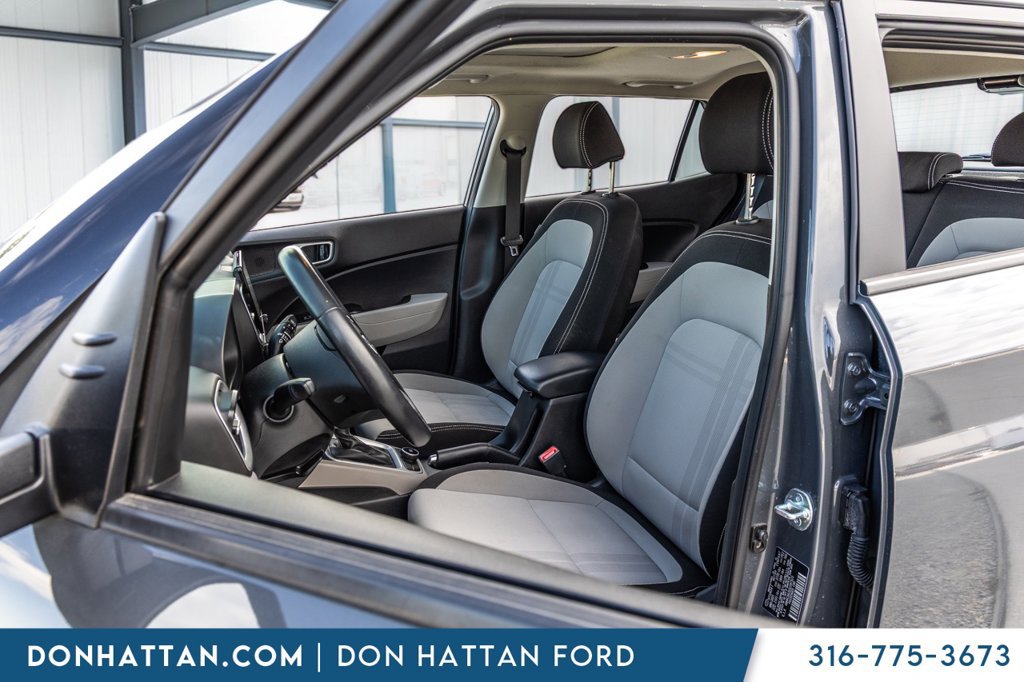 Used 2025 Hyundai Venue SEL FWD image 16