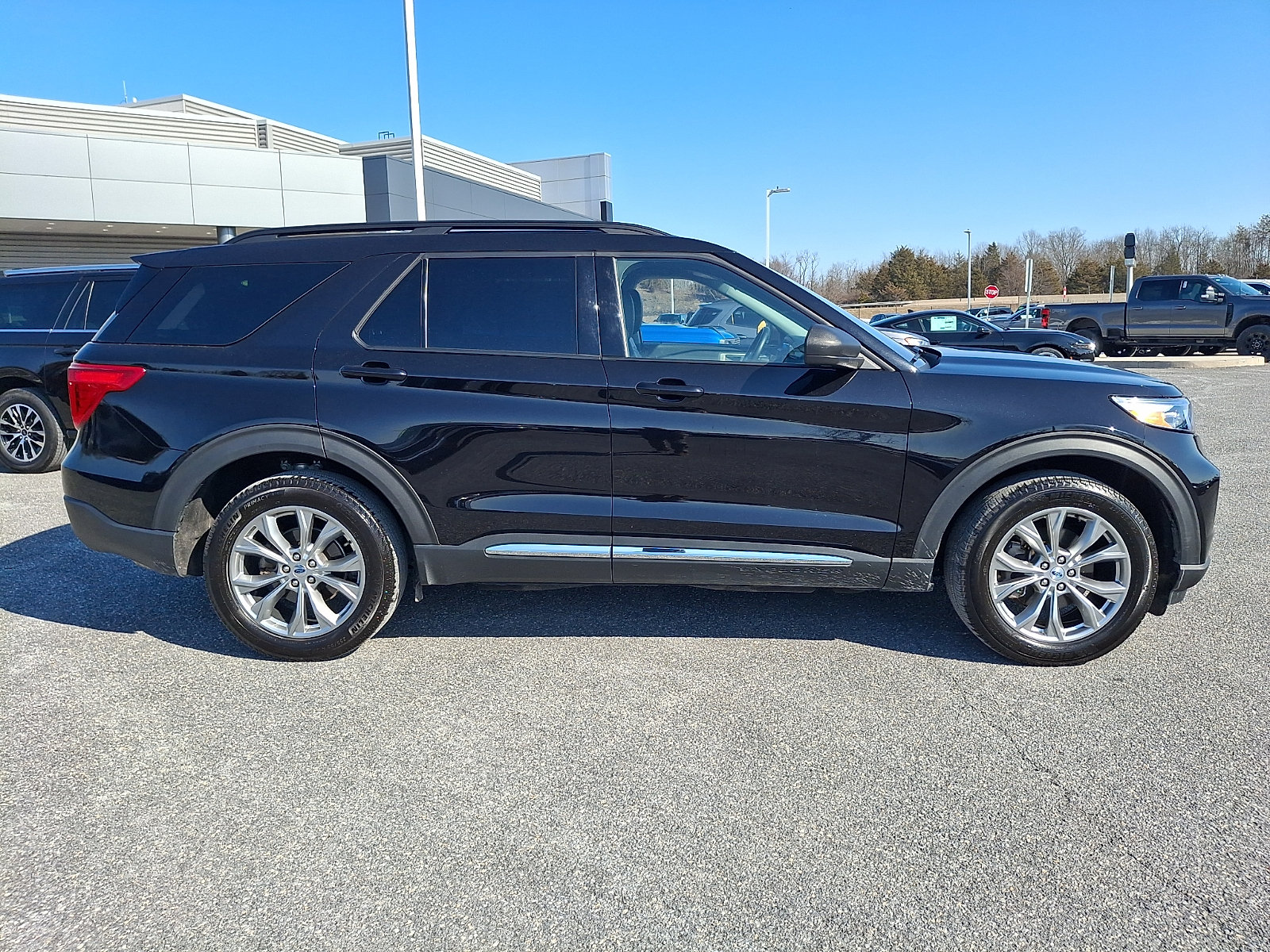 Certified 2023 Ford Explorer XLT w/ Equipment Group 202A AWD/4WD image 8
