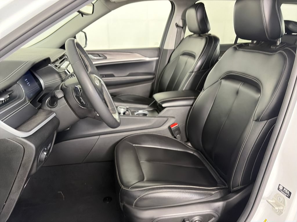 Used 2024 Jeep Grand Cherokee Limited AWD/4WD image 11
