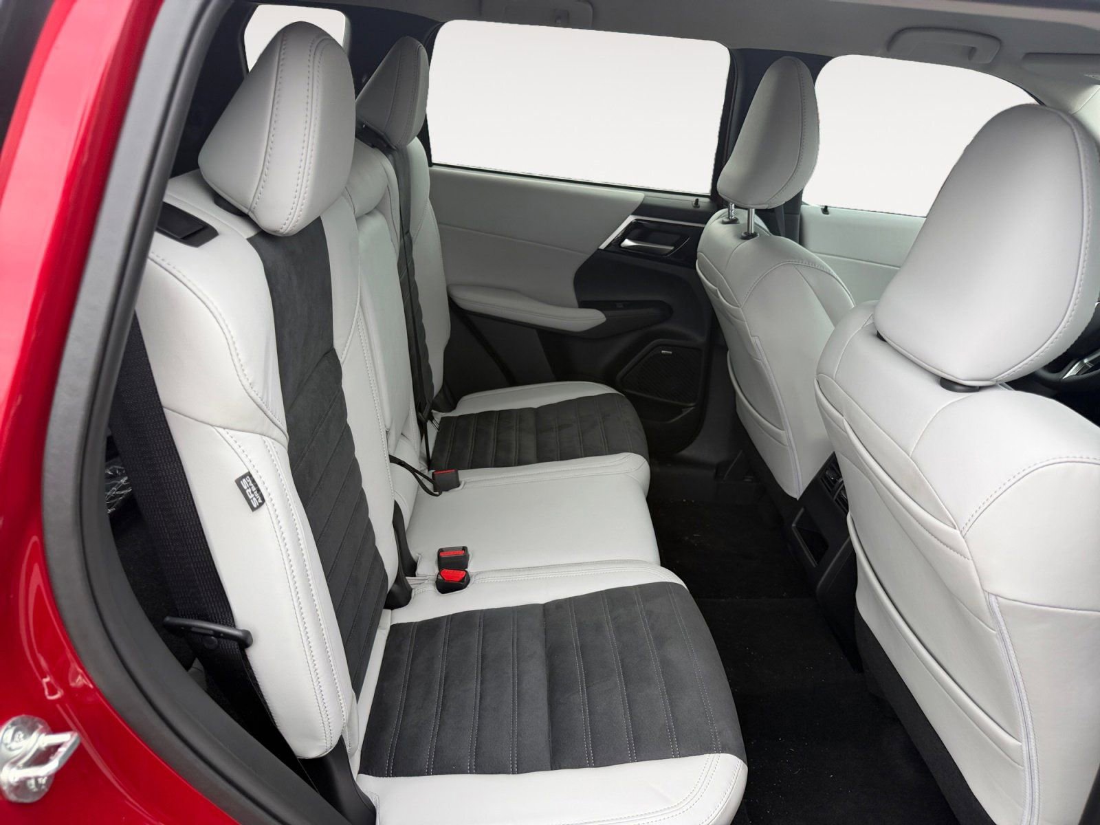 Used 2025 Mitsubishi Outlander SE AWD/4WD image 13