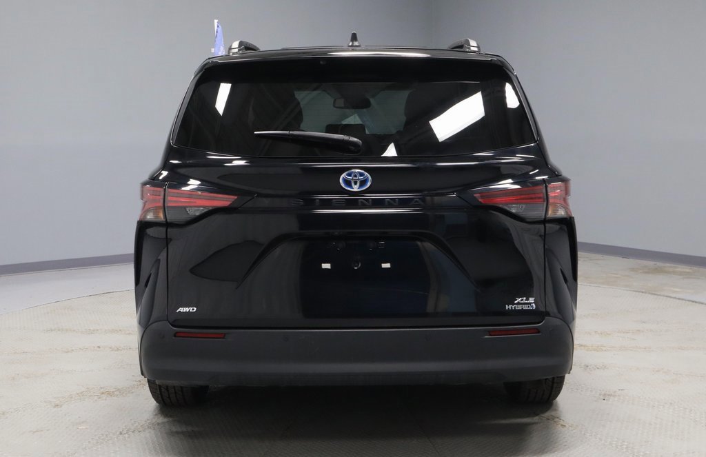 Used 2022 Toyota Sienna XLE w/ XLE Plus Package image 4