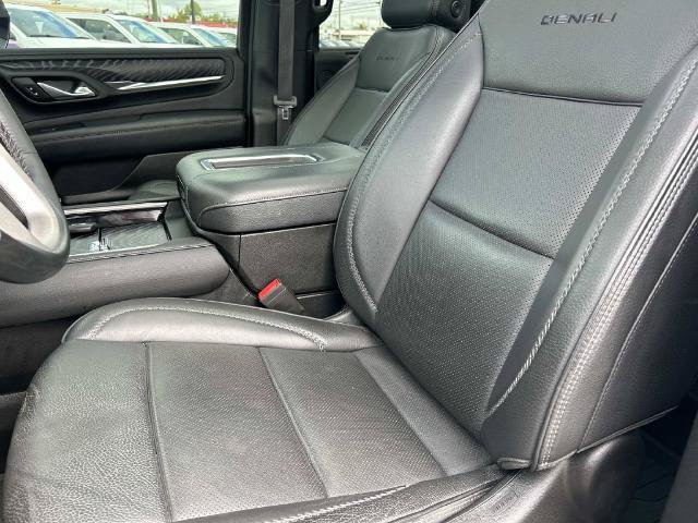 Used 2023 GMC Yukon XL Denali w/ LPO, Floor Liner Package AWD/4WD image 32