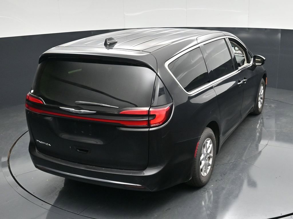 Used 2023 Chrysler Pacifica Touring-L FWD image 45
