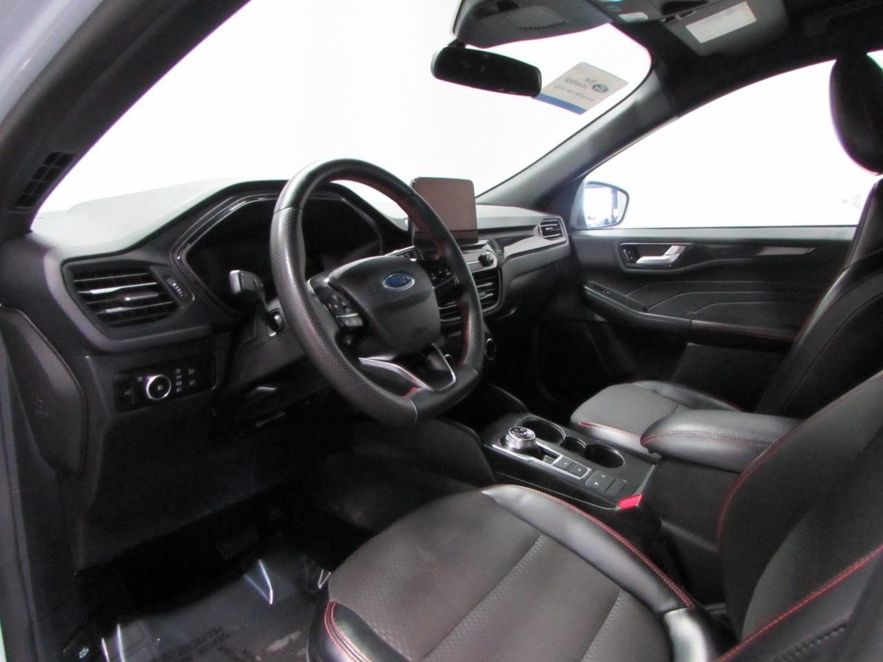 Certified 2025 Ford Escape ST-Line Select AWD/4WD image 13