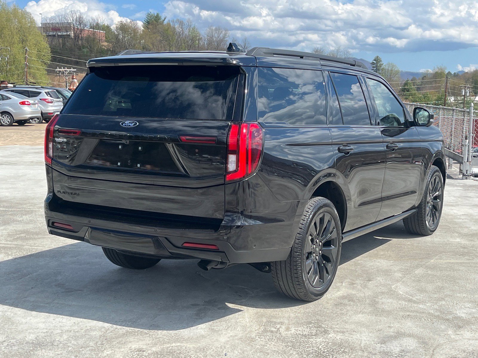 Certified 2025 Ford Expedition Platinum w/ Stealth Appearance Package AWD/4WD image 3