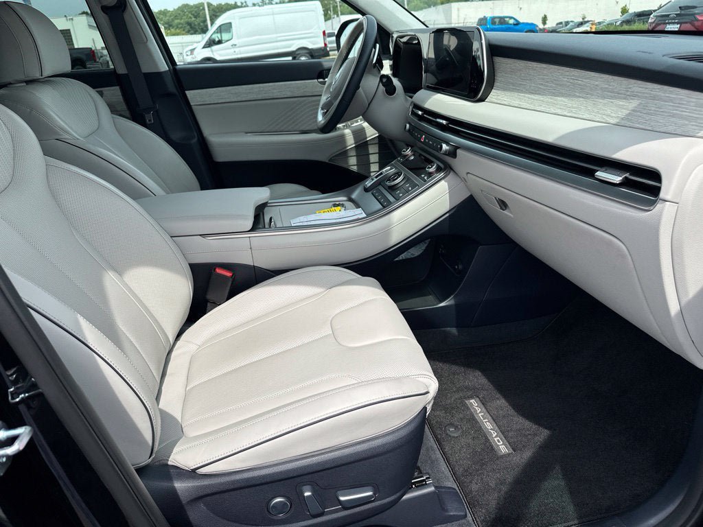 Used 2025 Hyundai Palisade Calligraphy AWD/4WD image 12