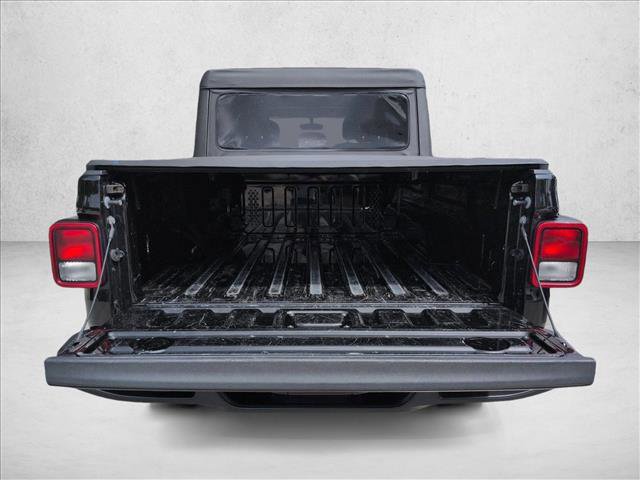 Used 2023 Jeep Gladiator Overland AWD/4WD image 6
